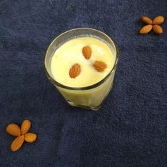 A picture of Almond milk.