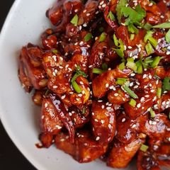 A picture of Chilli Chicken with Cashews.
