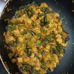 A picture of Bhindi chicken.