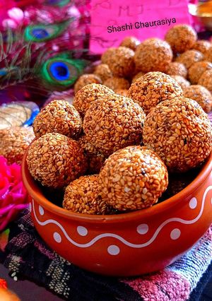 तिल लड्डू (Til Laddu recipe in Hindi) रेसिपी मुख्य फोटो