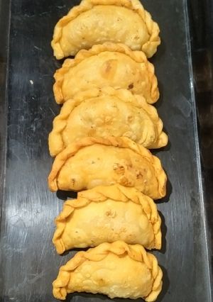 ઘૂઘરા (Ghughra Recipe In Gujarati) રેસીપી મુખ્ય ફોટો