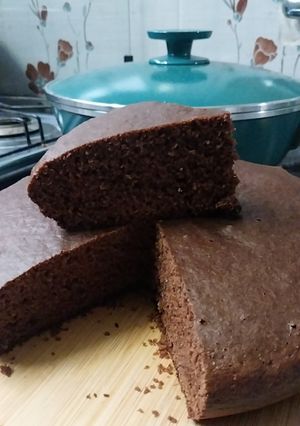 Una foto de Torta de 🍫chocolate SIN HORNO en el sartén de. 24 cm