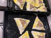 Una foto de condimento empanadas arabes