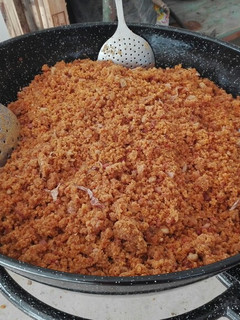 Una foto de Migas con pimientos y naranja