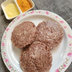 A picture of Ragi Idli.