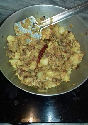 মাছের পেটি দিয়ে ভিন্দালু রেসিপির প্রধান ছবি