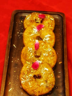 जोधपुरी मावा कचौड़ी (jodhpuri mawa kachori recipe in hindi) रेसिपी मुख्य फोटो