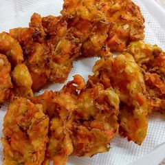 A picture of Vegetables fritters.