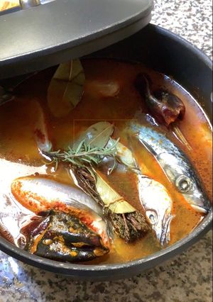Une photo de Bouillabaisse 🦀 marseillaise 🐬🦞🦐 traditionnelle 🐡 facile 🐋