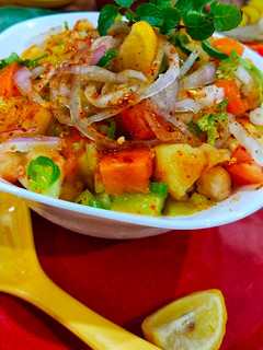 A picture of Chattpatti channa chaat.