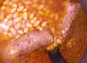 Una foto de Alubias blancas con chorizo
