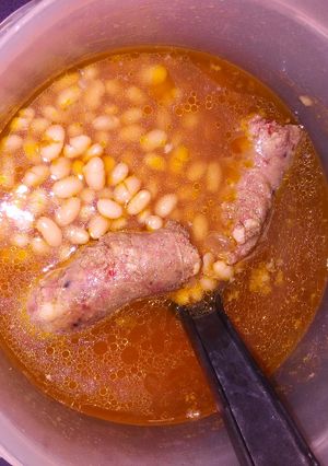 Una foto de Alubias blancas con chorizo