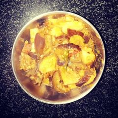 A picture of Aloo Baigan.