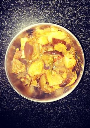 A picture of Aloo Baigan.