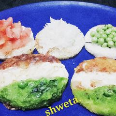A picture of Tri veg colour sandwich.with peas.