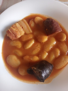 Una foto de Fabada Asturiana