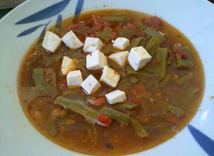 Una foto de Sopa de nopales con Chorizo