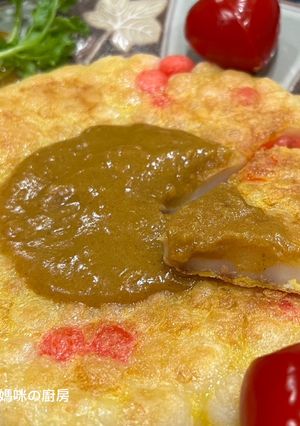 A picture of Eggy Curry Pan-Fried Tangyuan.