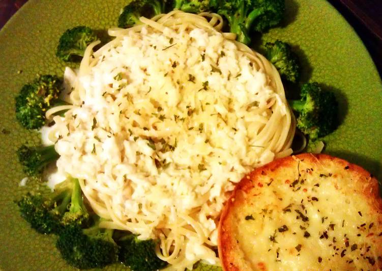 Recipe of Yummy Crab Alfredo Linguini