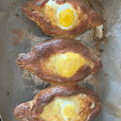A picture of Adjarian Khachapuri.