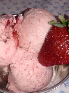 Una foto de Helado de frutillas 