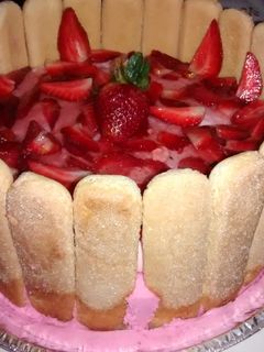 Una foto de Torta mousse de frutillas
