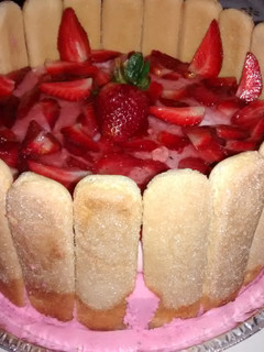 Una foto de Torta mousse de frutillas