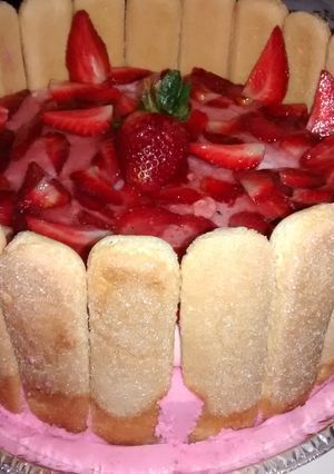 Una foto de Torta mousse de frutillas 