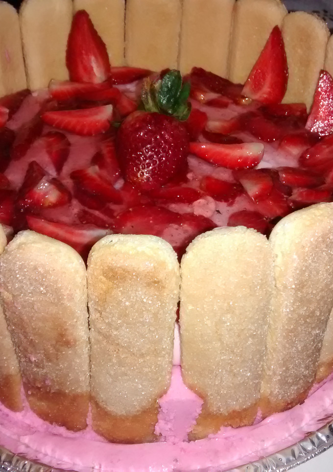 Una foto de Torta mousse de frutillas 