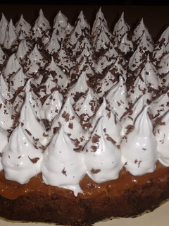 Una foto de Brownie con dulce de leche y merengue italiano
