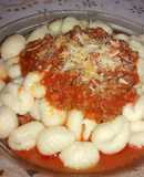 Ñoquis de sémola y queso parmesano con salsa bologñesa 