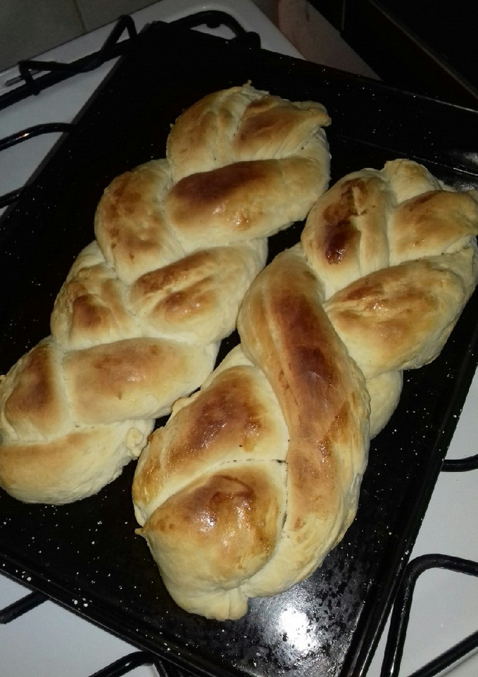 Una foto de Trenzas caseritas 🍞 para acompañar los mates 😀