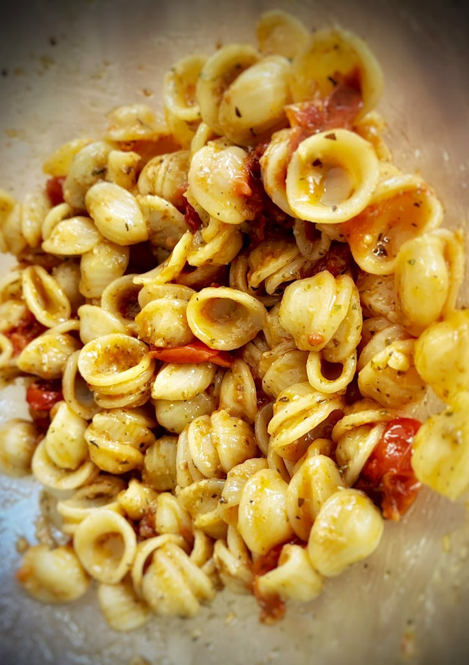 Una foto de Orecchiette con tomates cherry confitados