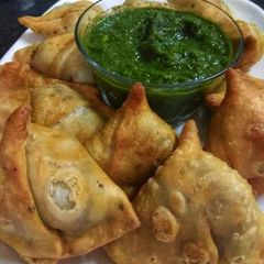 A picture of Aloo ka samosa.