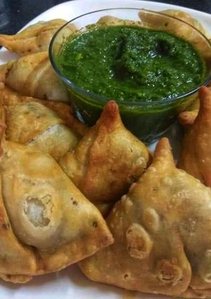 A picture of Aloo ka samosa.