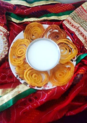 दूध जलेबी (doodh jalebi recipe in Hindi) रेसिपी मुख्य फोटो