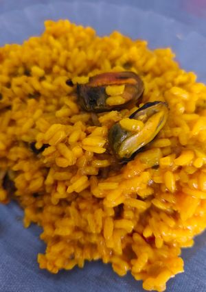 Una foto de Arroz con mejillones de lata