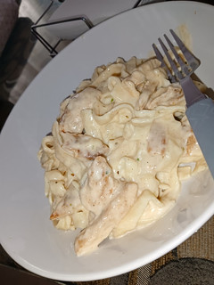 Una foto de Tallarines en salsa Alfredo