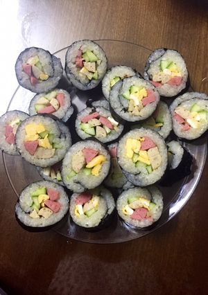Hình của món Cơm nếp cuộn rong biển.