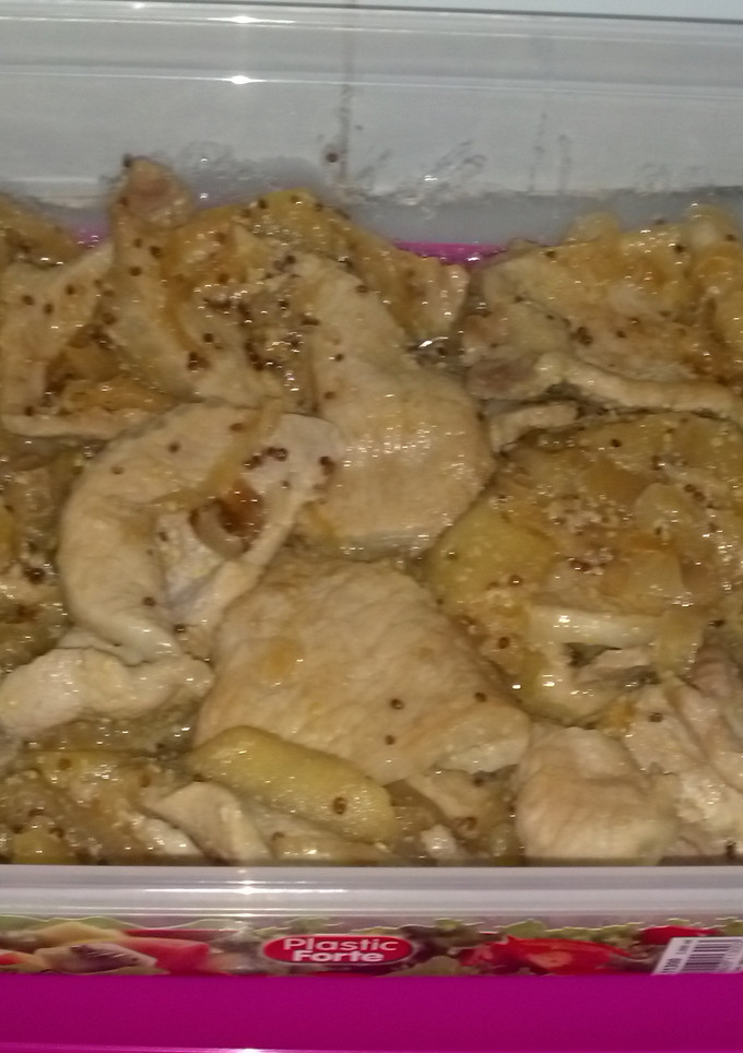 Una foto de Chutney de manzana con solomillo de cerdo y granos de mostaza