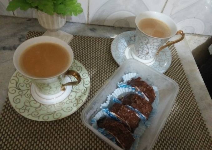 Swiss roll cake with tea