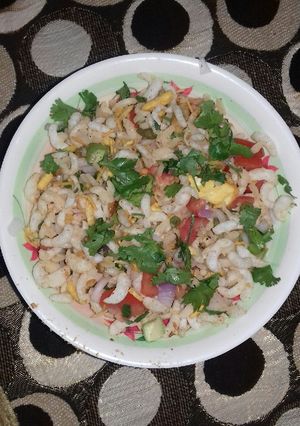 A picture of Bhelpuri a healthy food for weight lose.