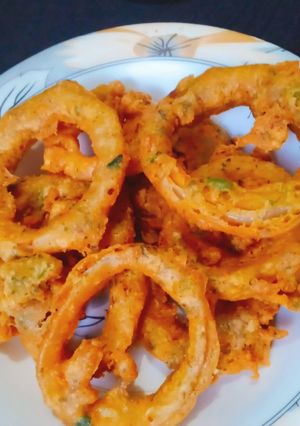 A picture of Piyaz ke pakoray.