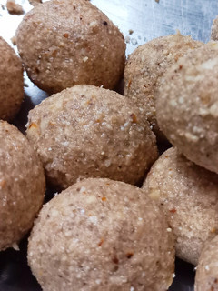 શીંગ ના લાડુ (Shing Ladoo Recipe In Gujarati) રેસીપી મુખ્ય ફોટો