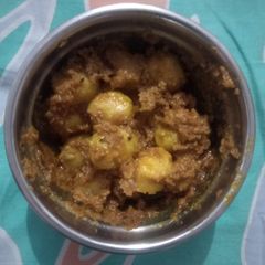 A picture of Aloo gravy.