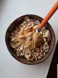 Bol de cottage cheese/ céréales/ banane/ beurre de cacahuète