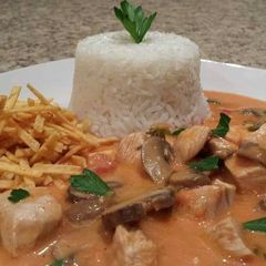 A picture of Brazilian Stroganoff.