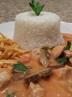 A picture of Brazilian Stroganoff.