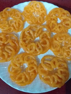 इमरती (Imarti recipe in Hindi) रेसिपी मुख्य फोटो