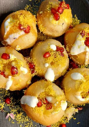 A picture of Dahi Puri.